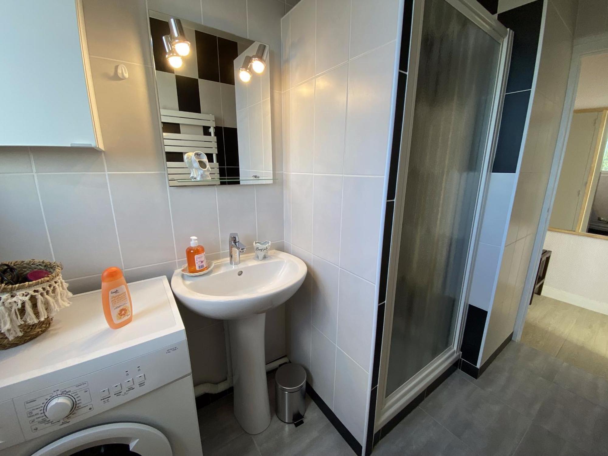 Grand Calme Avec Balcon & Parking Gratuit Apartamento *